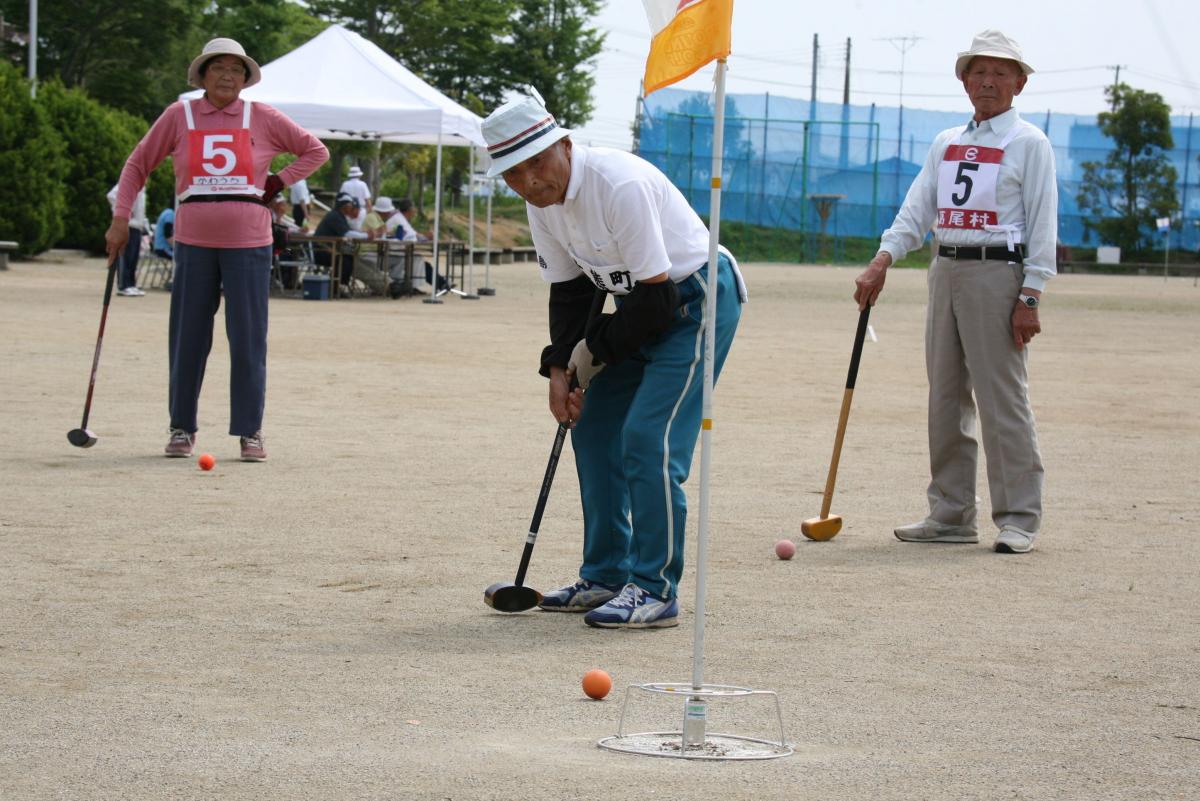 日頃の練習の成果を発揮し好戦で3位に輝いたグラウンドゴルフの選手たち