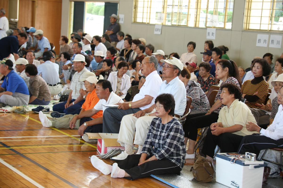 勝負の行方を見守る参加者の皆さん