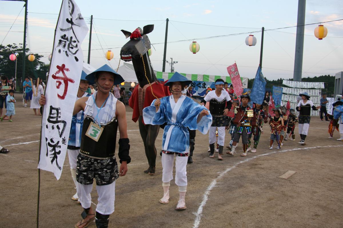 ひときわ目を引いた「大熊奇馬隊」の皆さん