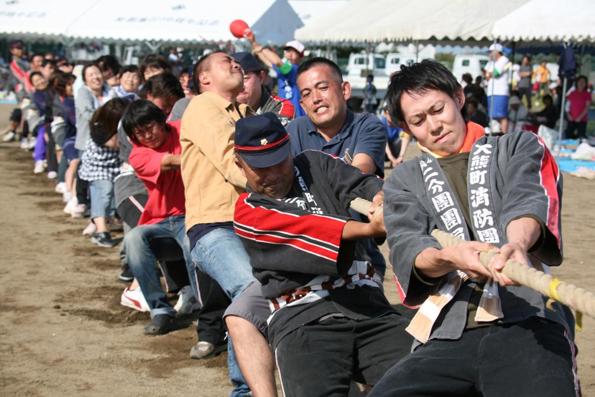 綱引き決勝戦！予選を勝ち抜いた2組が勝負！！