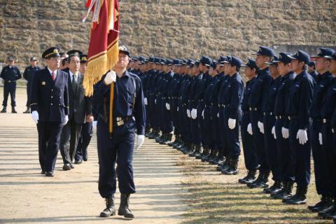 秋季検閲式で通常点検を受ける精鋭151人