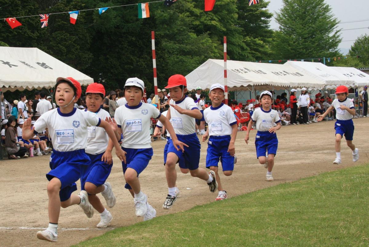 「熱血魂　勝利をめざせ！！熊小っ子」をテーマに懸命に走る5年生