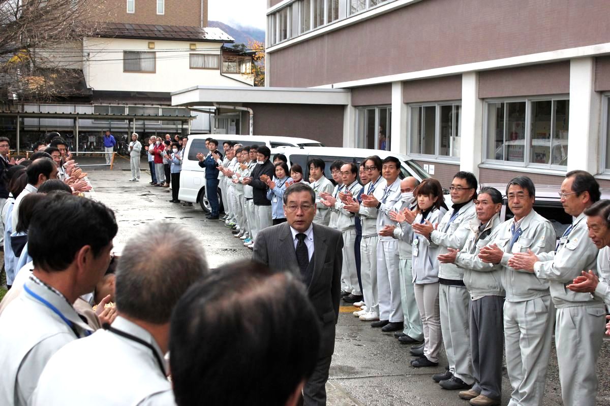 渡辺利綱町長 ２期目初登庁（2011年11月21日） 写真 1