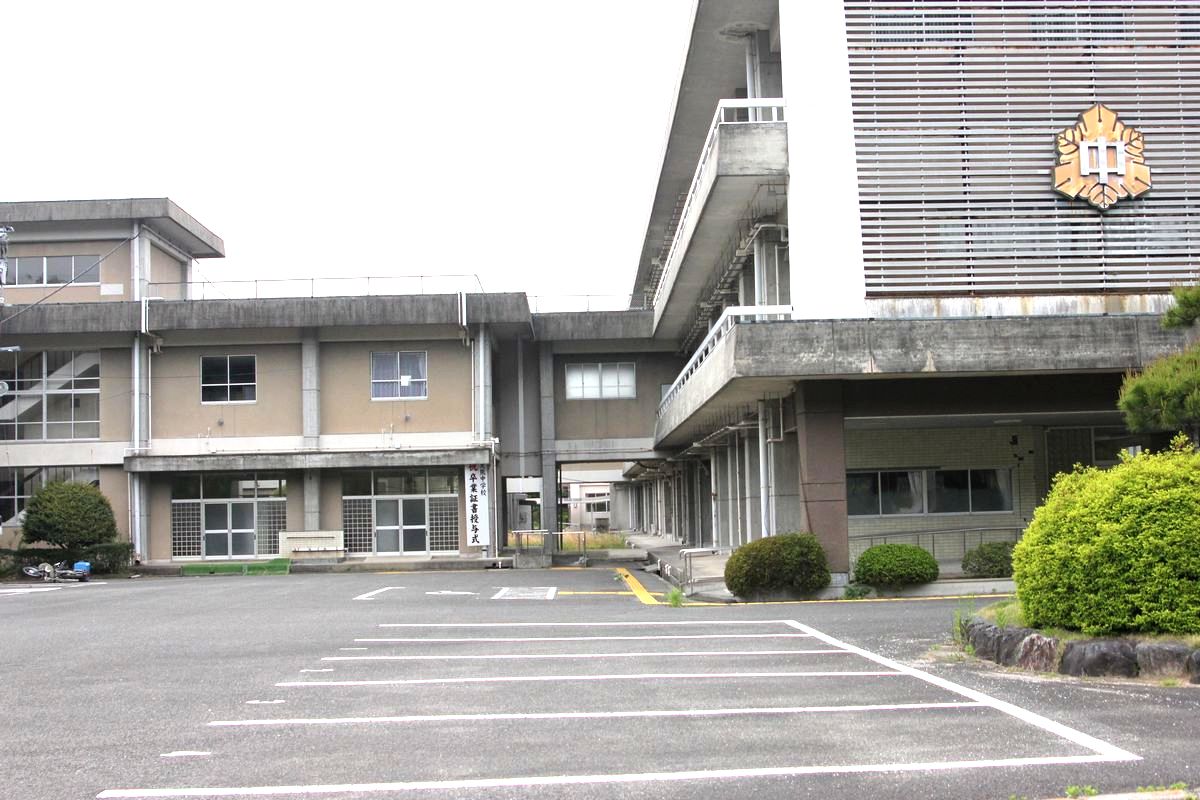 町内の様子-学校と熊川（2012年5月17日） 写真 7