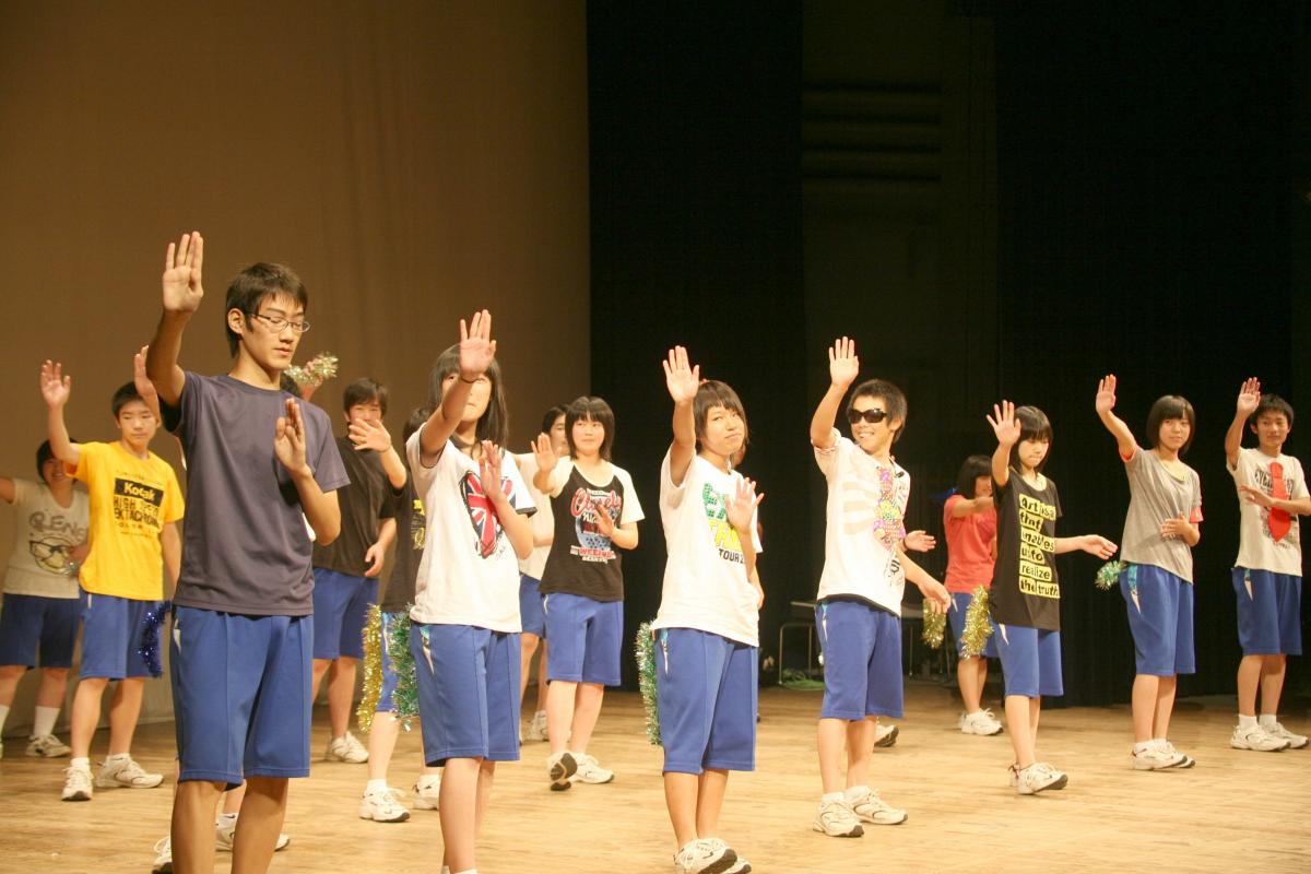 演劇を披露した3年生