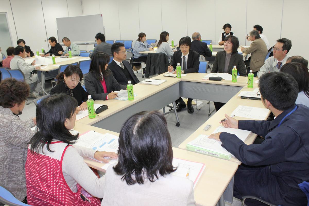 「子育て支援部会」「医療・福祉・介護支援部会」「産業振興・雇用対策支援部会」「復興居拠点づくり部会」の4部会に所属する合計45人が専門部会委員として委嘱されました