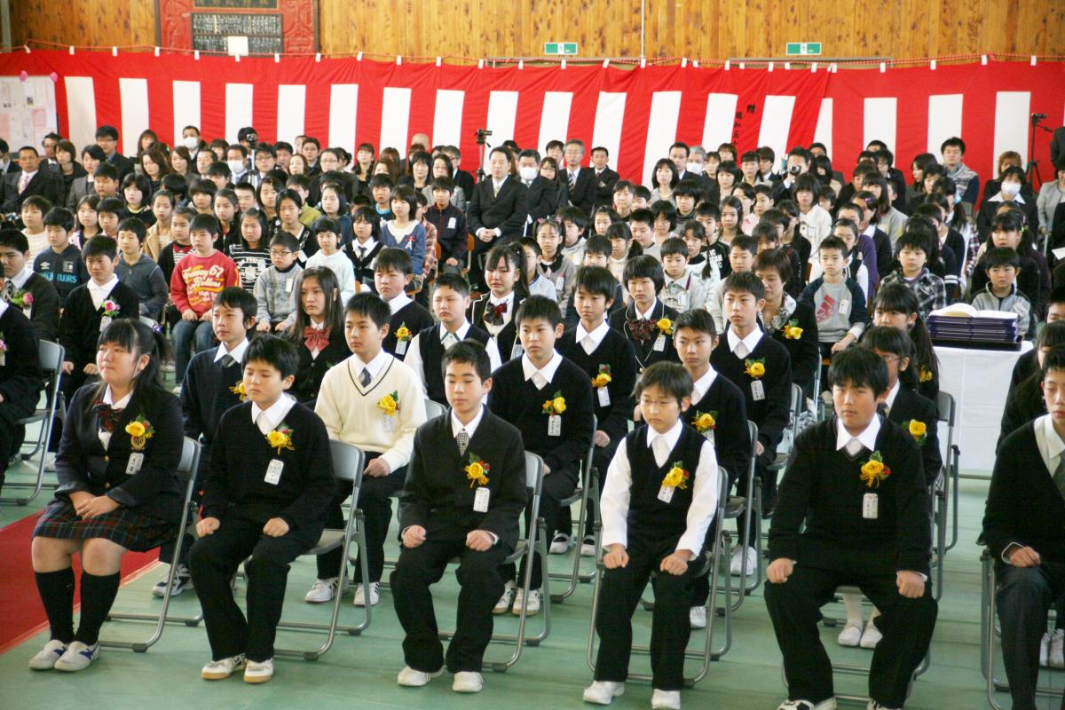 熊町小学校25名、大野小学校22名、合計47名の卒業生