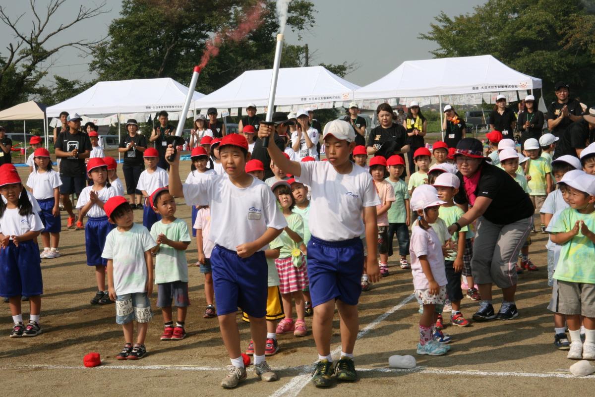 聖火ランナーを務めた紅組白組の代表の児童