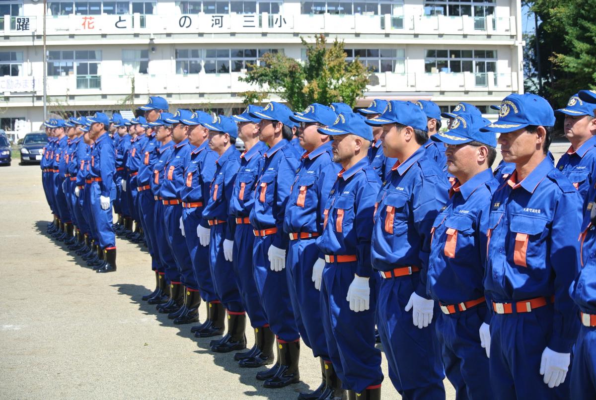 県内外から検閲式に参加した団員66人