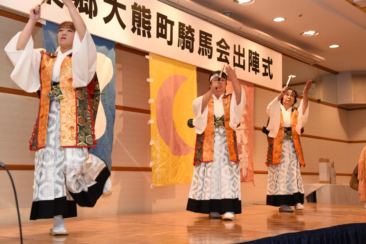 出陣式に花を添えた町相馬野馬追保存会による相馬流れ山踊り