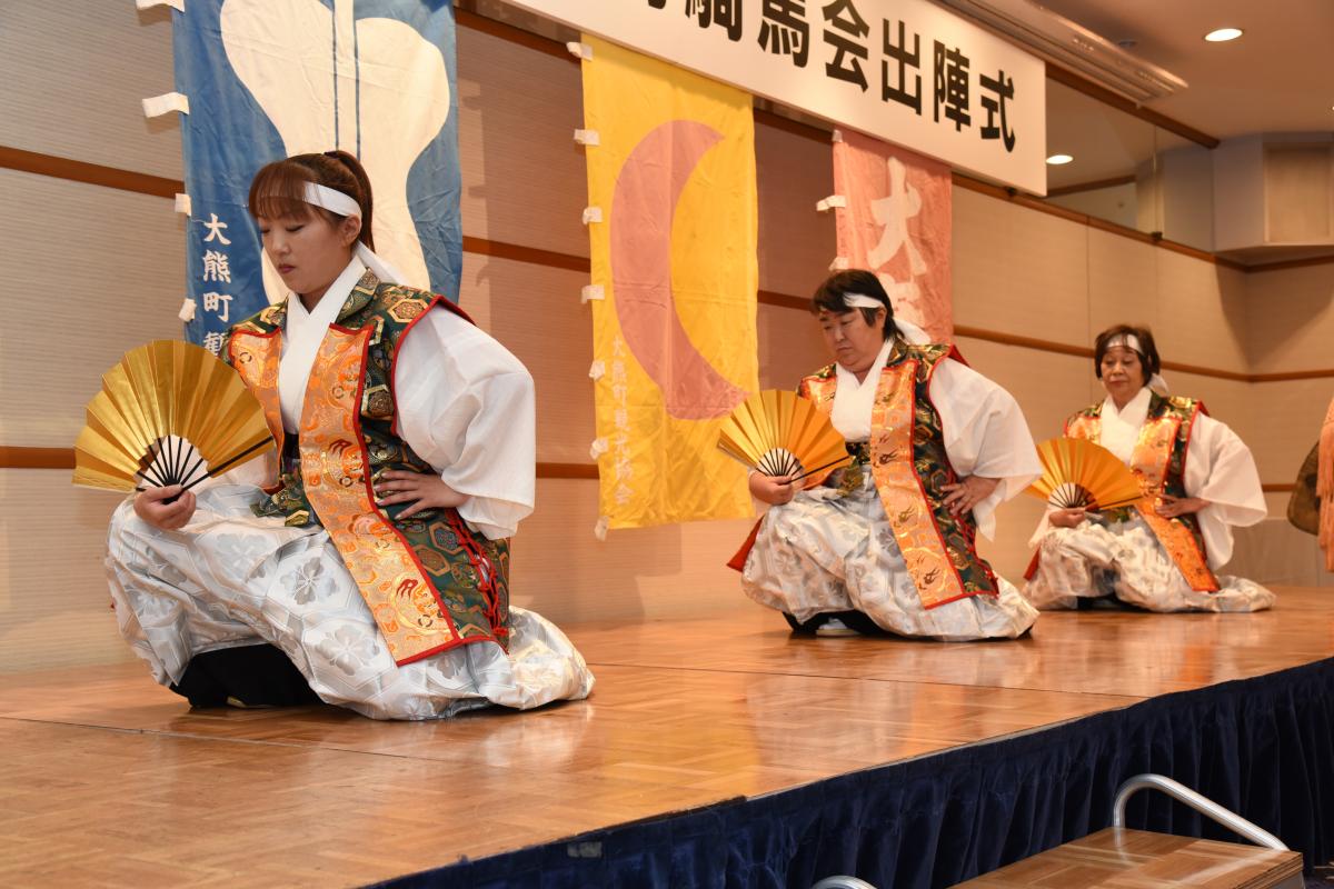 出陣式に花を添えた町相馬野馬追保存会による相馬流れ山踊り（2）