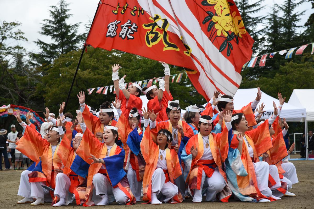 華麗な舞を披露した「飯能乱舞」の皆さん