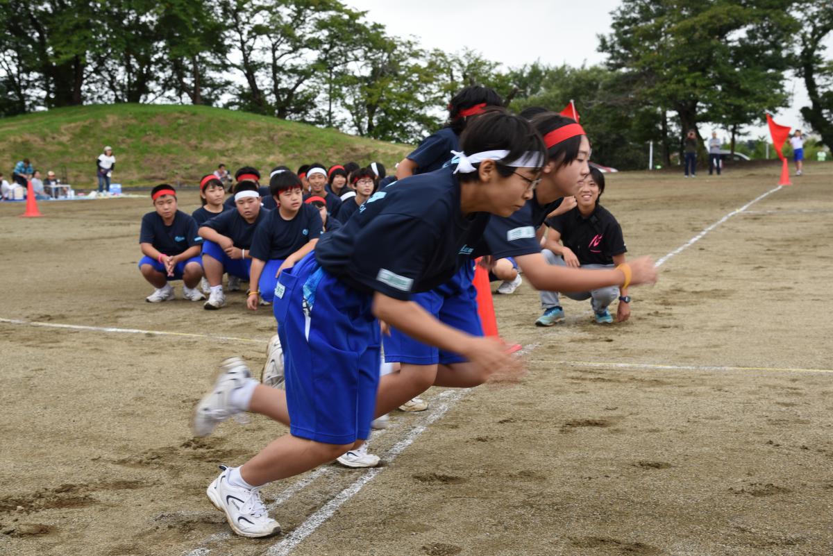 中学生女子180メートル走、スタートの瞬間