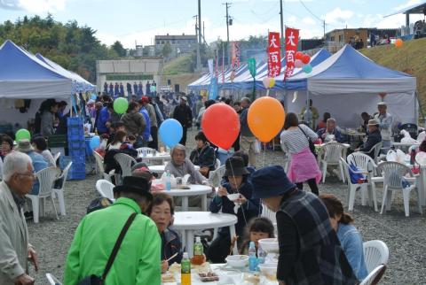 大勢の町民が詰めかけたいわき市の会場