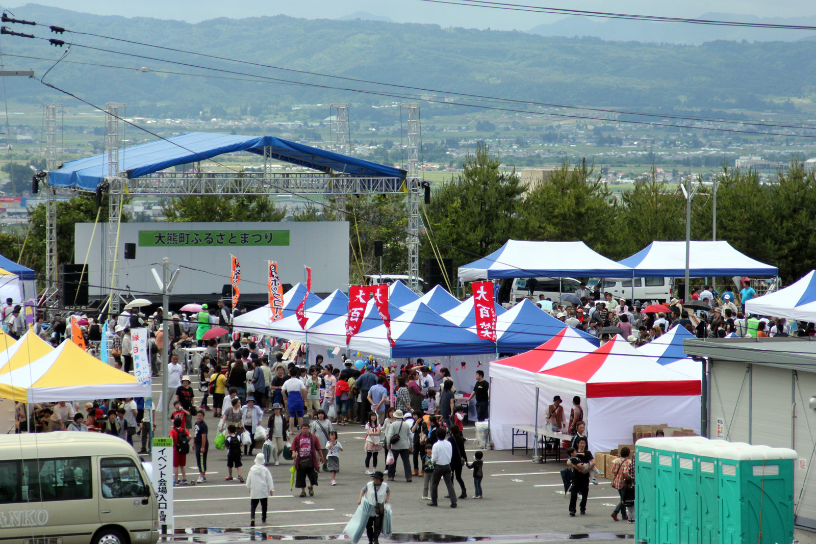 会津若松市で行われたふるさとまつりでは約3,000人の町民が訪れました（3）