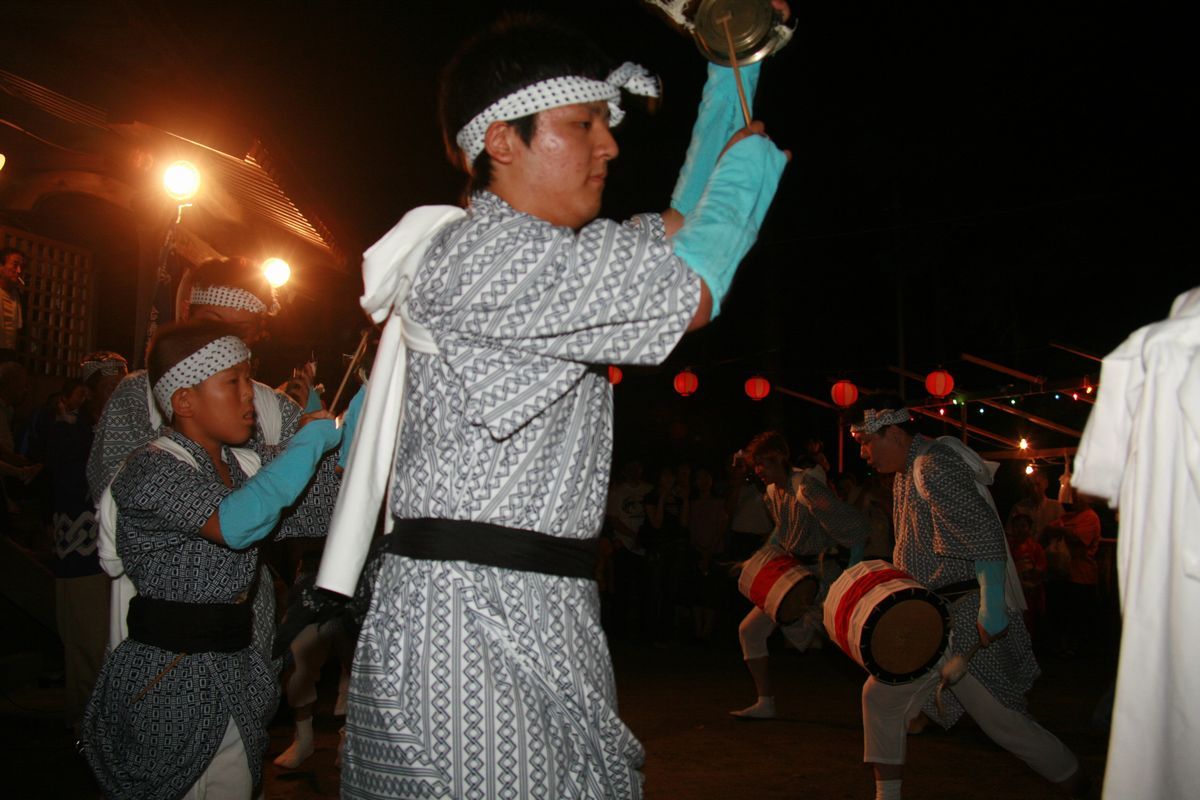 夫沢長者原の塞神社で披露されたじゃんがら念仏太鼓踊り