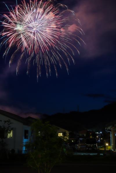 災害公営住宅と花火