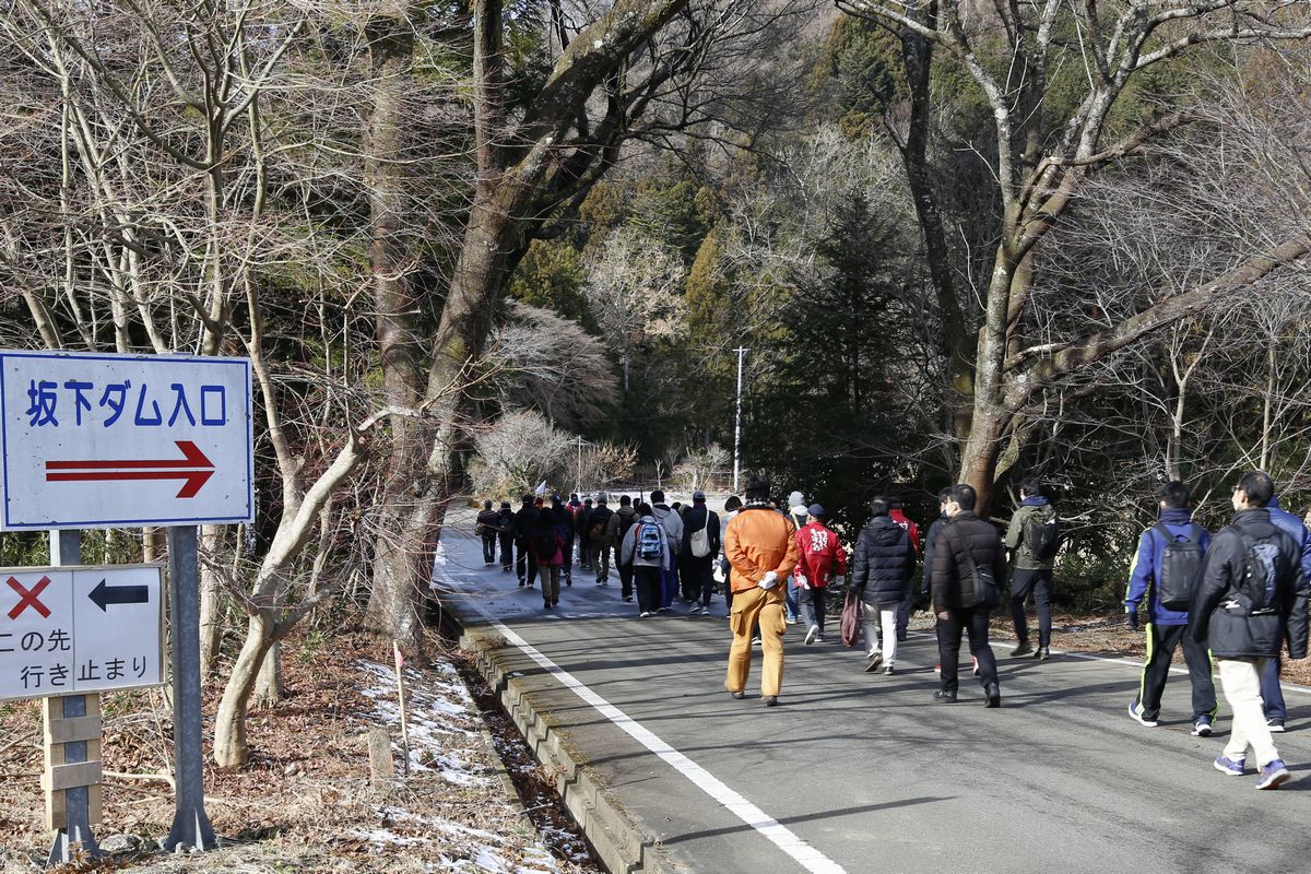 「坂下ダム入口」と書かれた大きな看板が道路脇にありました。ダムはもうすぐです