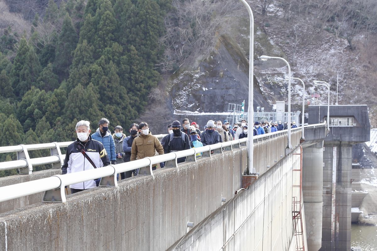 普段見ることのできない放流口や取水塔付近からの眺めを楽しみました