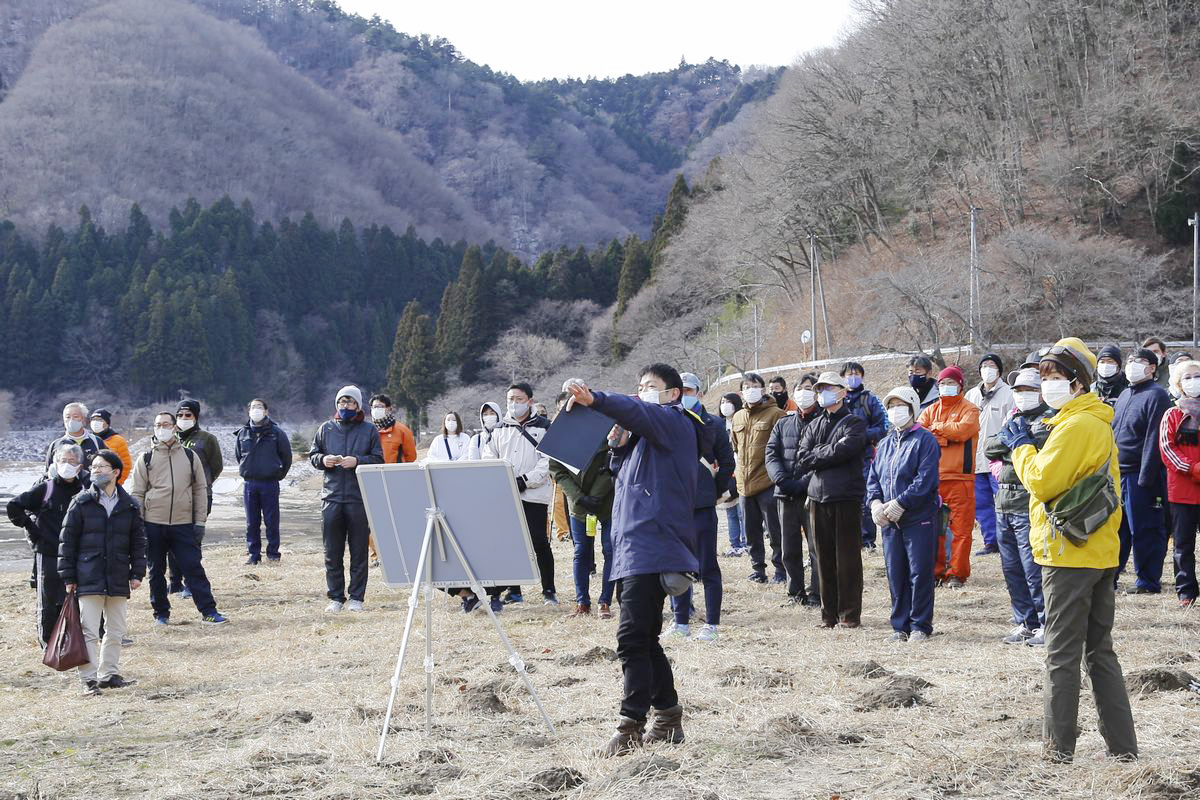 坂下ダム職員藤原さんからダム講座。坂下ダムは昭和48年に完成。更新工事は約20年ごとに実施されることがわかりました