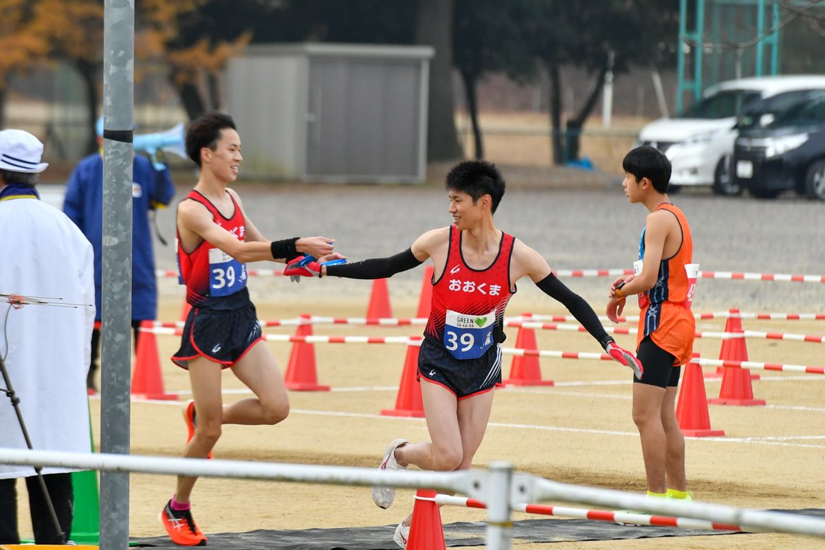 2区8.2Kmを走り、3区の選手へタスキがつながれます。