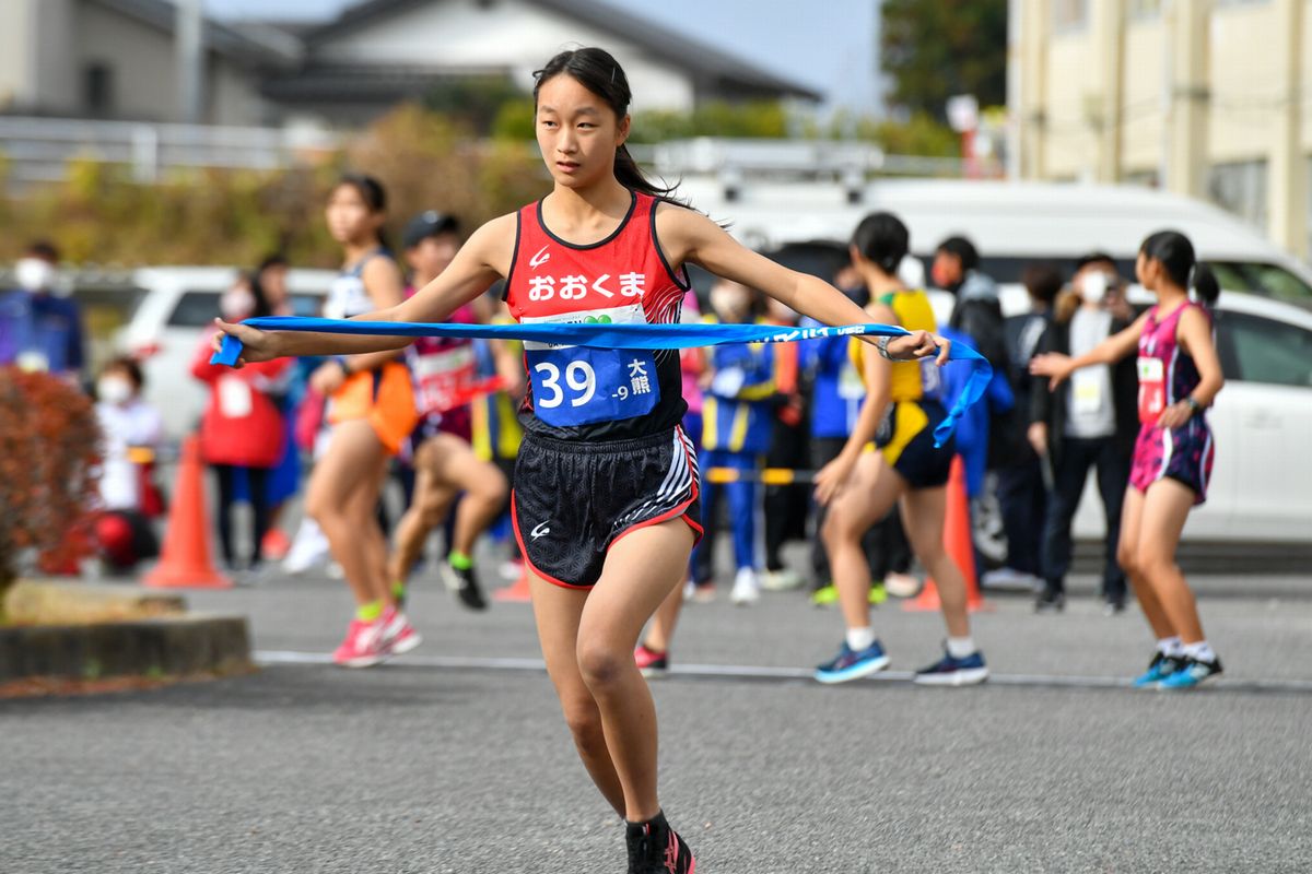 共に初出場の8区選手からタスキを受け取り、平成記念郡山こどものもり公園入口前を目指し走ります。