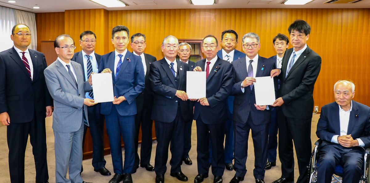 5月13日、帰還困難区域を抱える町村の協議会が同区域の復興再生に関し中央で要望活動を行いました。