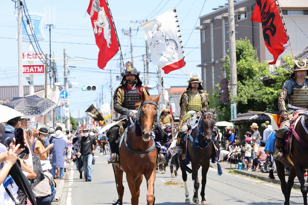 祭場地を目指す副軍師付組頭吉田さん。