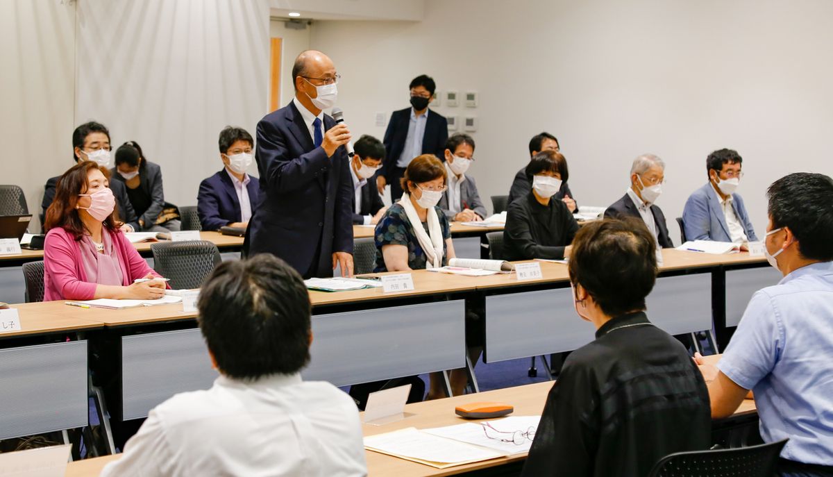 住民と意見交換する内田会長