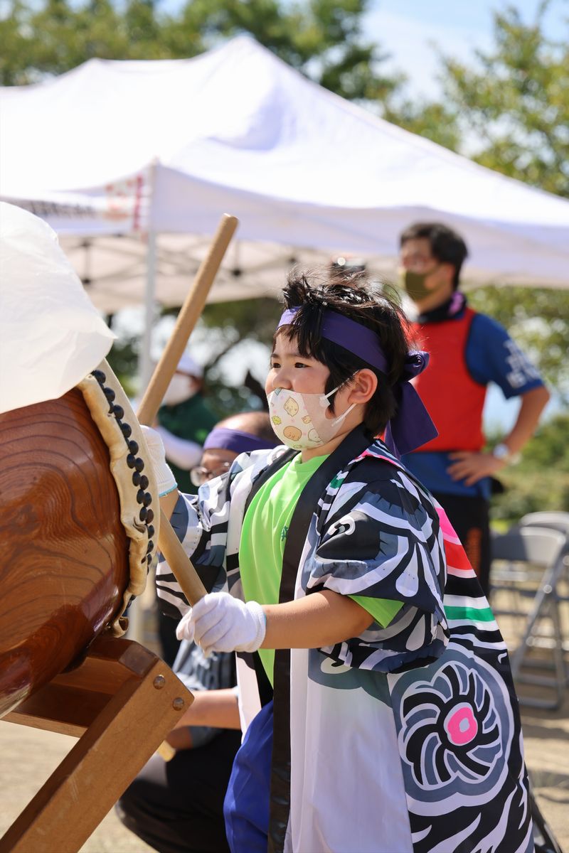 大熊伝統のよさこいソーラン！太鼓の音に合わせ、会場がひとつになりました。太鼓を叩くのは今年入学した1年生。練習の成果を堂々と発揮しました。