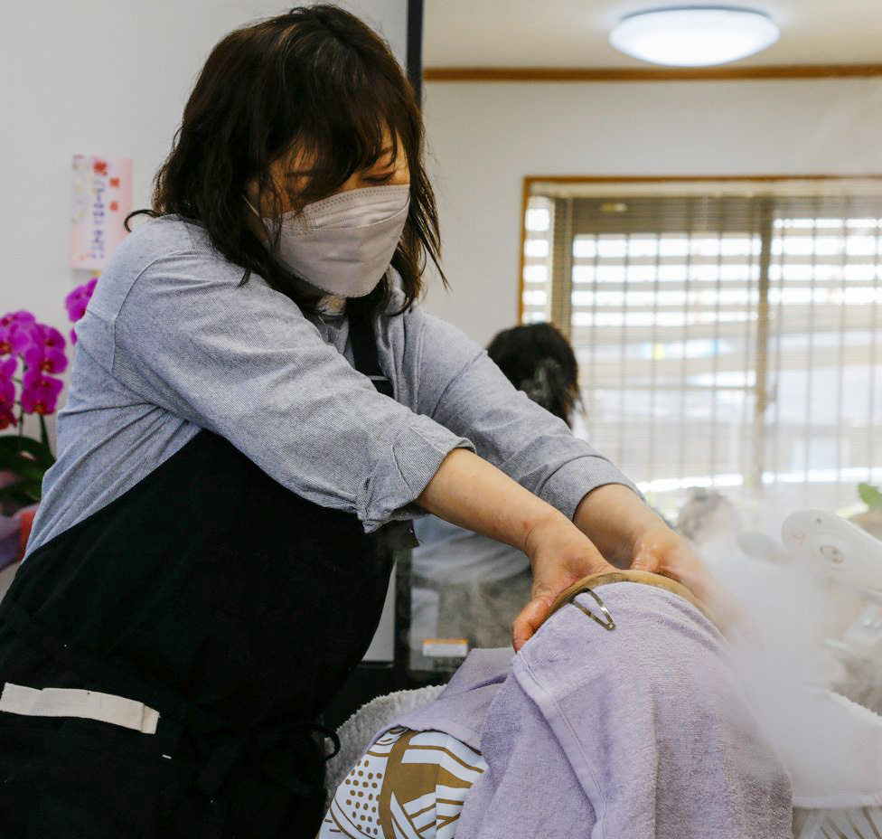 女性客の施術やエステを担当する美香さん