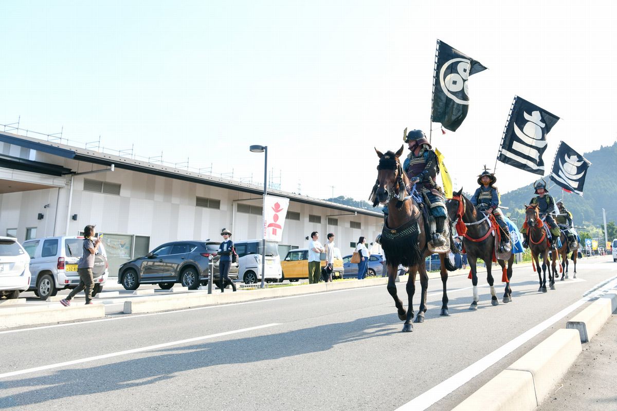 昨年に引き続き、震災後2度目の町内帰り馬行列を果たした大熊の武者たちは観覧者が見守る中、堂々の凱旋で来場者を沸かせました。