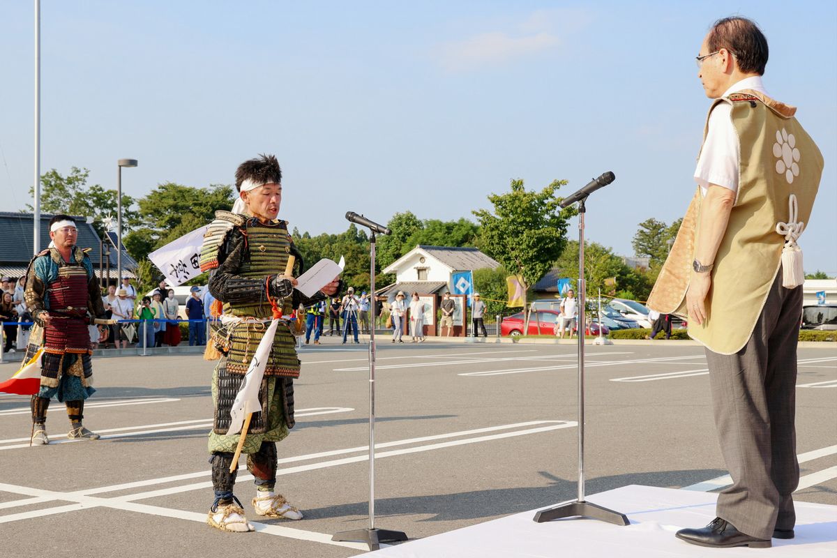 凱旋報告をした小野田会長は、ふるさと大熊に昨年に続き凱旋し、町民の皆さまに勇姿をお見せできたことは誇り。今後も、野馬追の歴史を大熊の地で継承していくと誓いました。