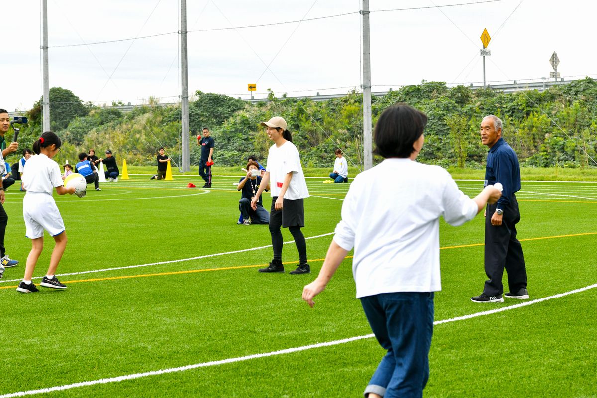 子どもたちが考えた「ゆめりんピック」の競技に挑む参加者