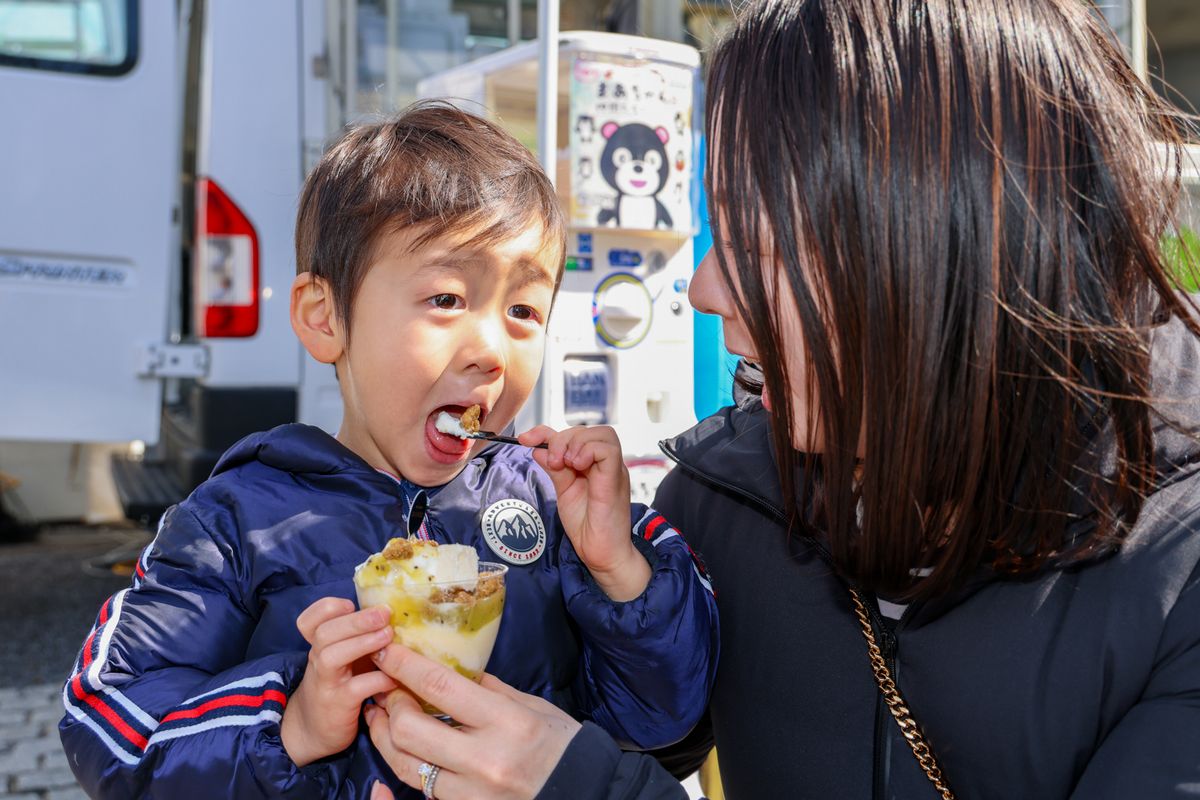 大熊町のスイーツは、グリーン、ゴールド、レッドの3種のキウイフルーツを使ったカップスイーツ「パルフェキウイ」。大人も子どもも喜ぶデザートになりました。