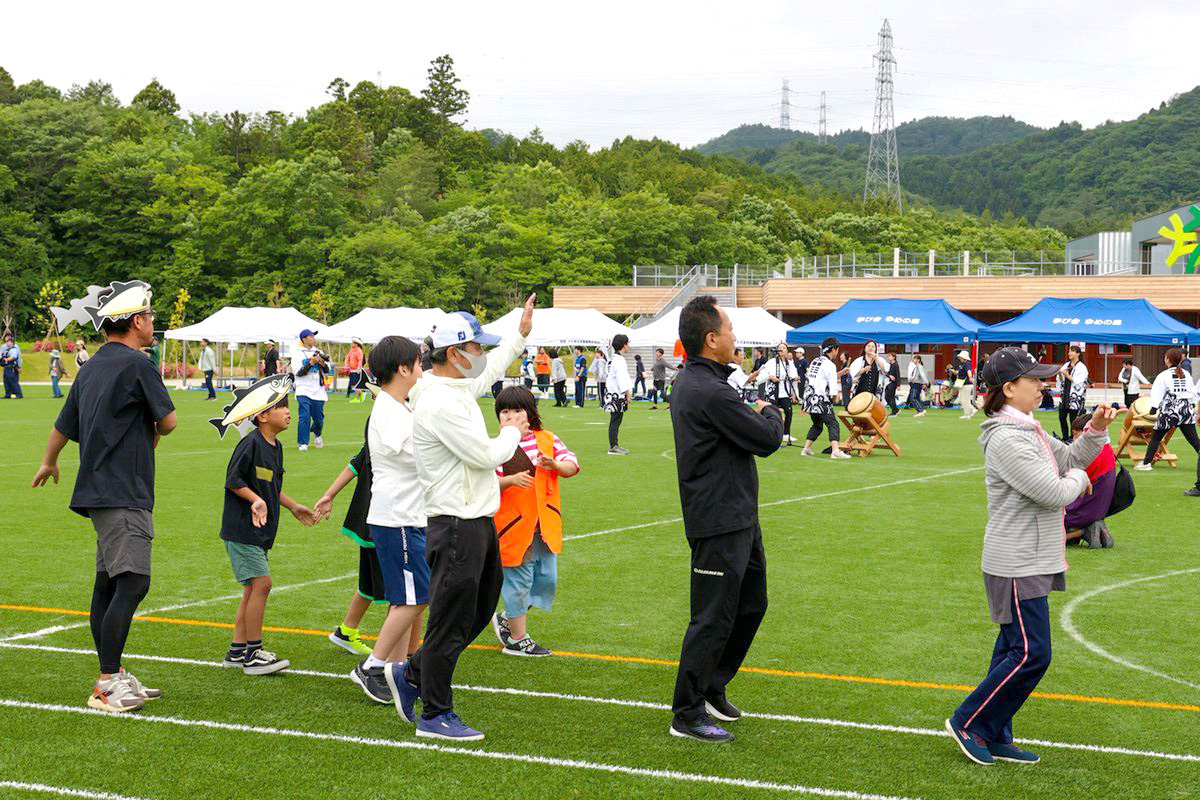 参加者全員で踊った盆踊り