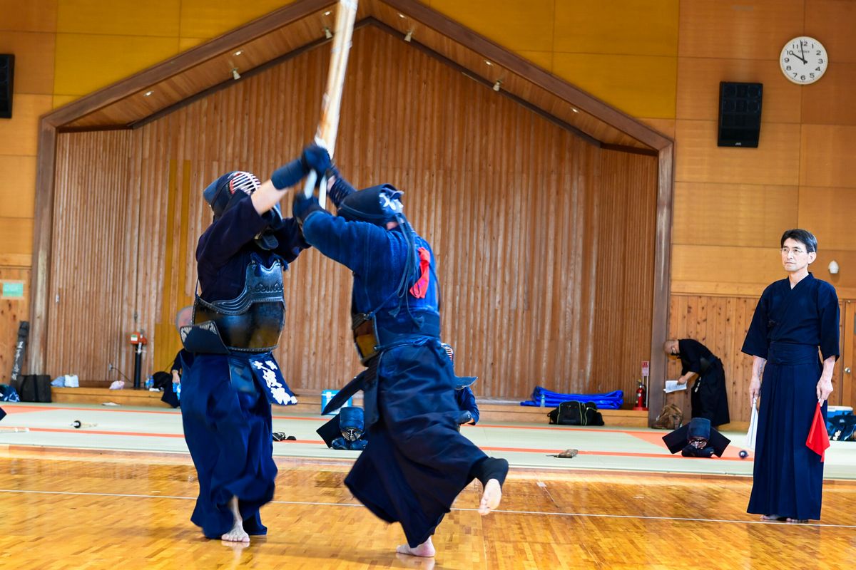 剣道は富岡町武道館で行われ、7町村が出場しました。試合時間は4分。選手たちは2つのブロックに分かれ力と技を振り絞って戦いました。町からは渡部選手一人が出場しました。