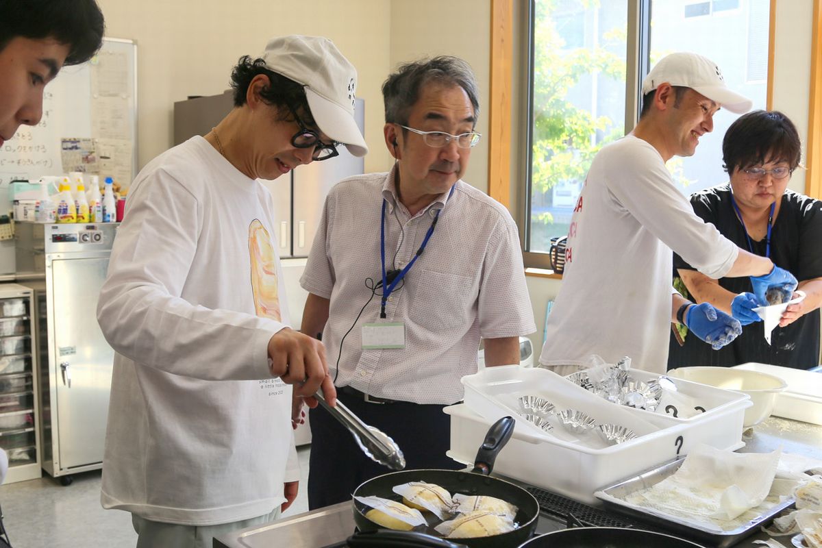 平子良太さん（I'm donut ? オーナーシェフ）の教室では、生ドーナツの誕生秘話や試食が行われました。