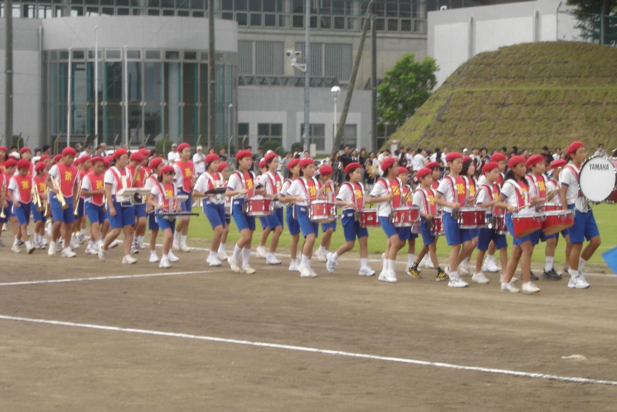 熊町小学校の児童による鼓笛隊の演奏