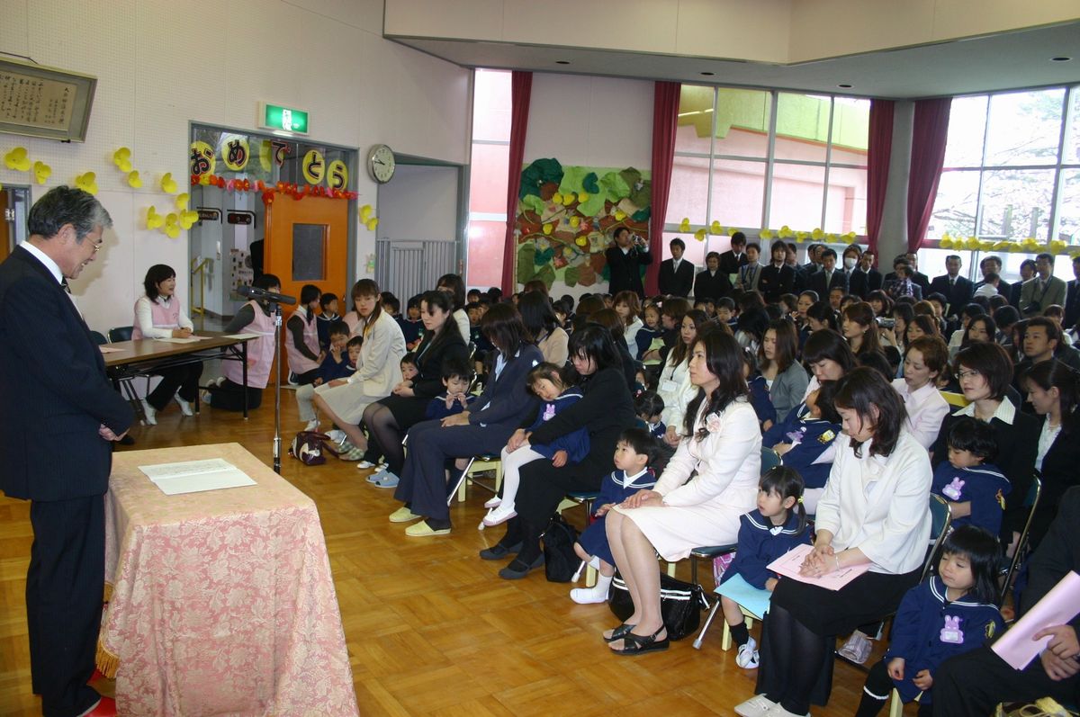 あいさつをする大野幼稚園園長