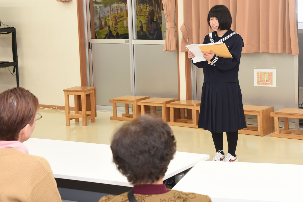 「これからも感謝の気持ちを忘れず一日一日過ごします」とお礼を述べる生徒会長