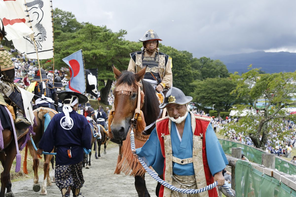 親戚で幼馴染でもある二人、阿吽の呼吸で会場を練り歩きました