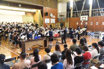 大中吹奏楽部によるサヨナラ演奏会の様子