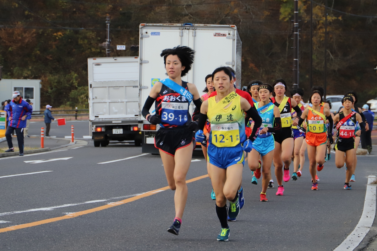 先頭集団を走る1区坂本選手