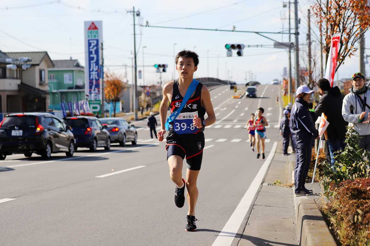 8区を走る三瓶選手