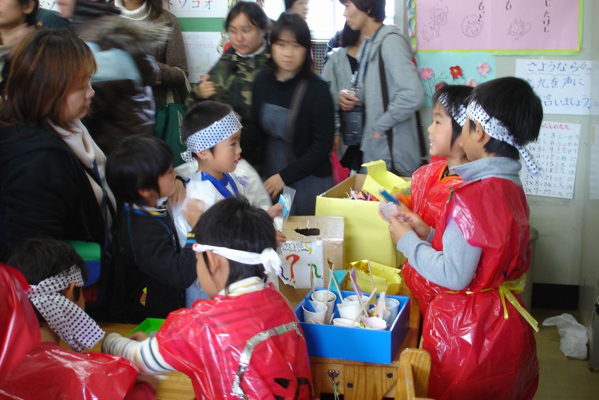 家族や地域住民が多数訪れ、賑わった教室