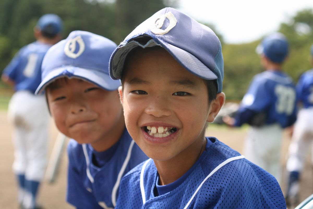 試合に勝利し笑顔を見せる選手たち