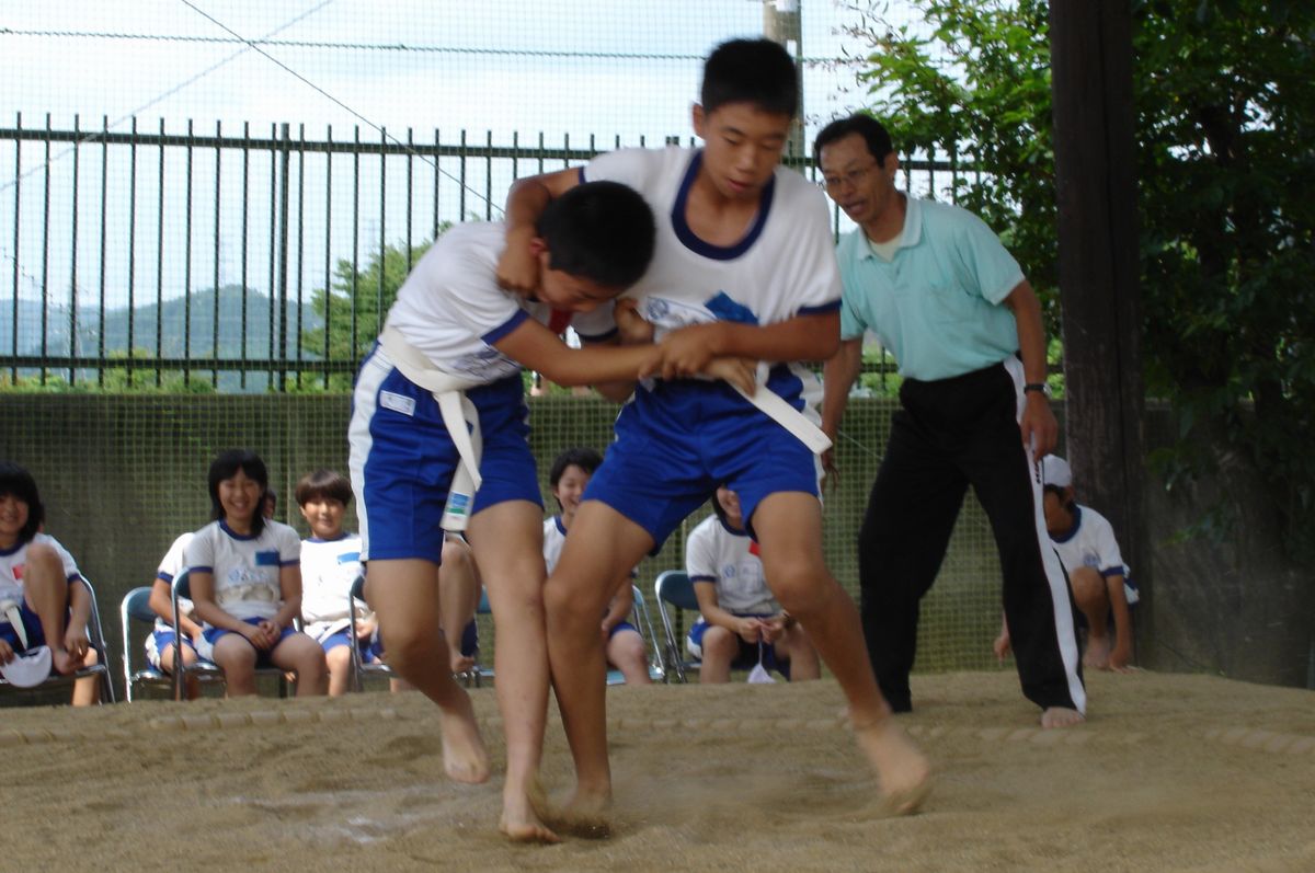 学年ごとに行われた予選を勝ち抜いた強豪による力のこもった取り組み