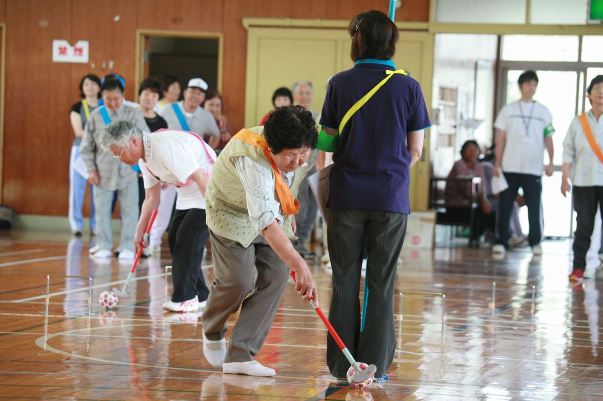 優勝を目指して積極的に種目に挑戦する参加者