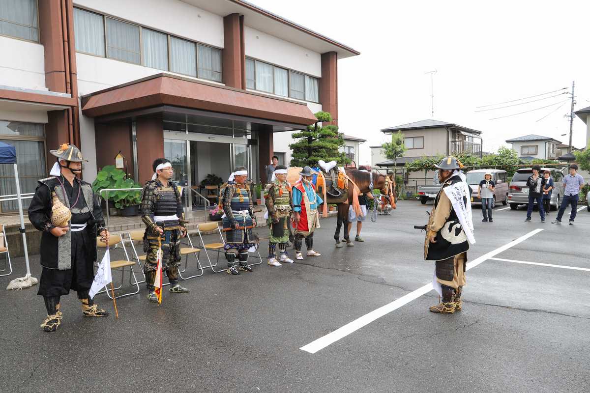 出陣式であいさつする武内副執行委員長